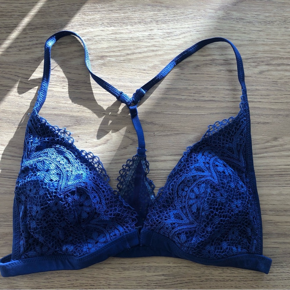 VICTORIA'S SECRET
Lacie Bralette size S